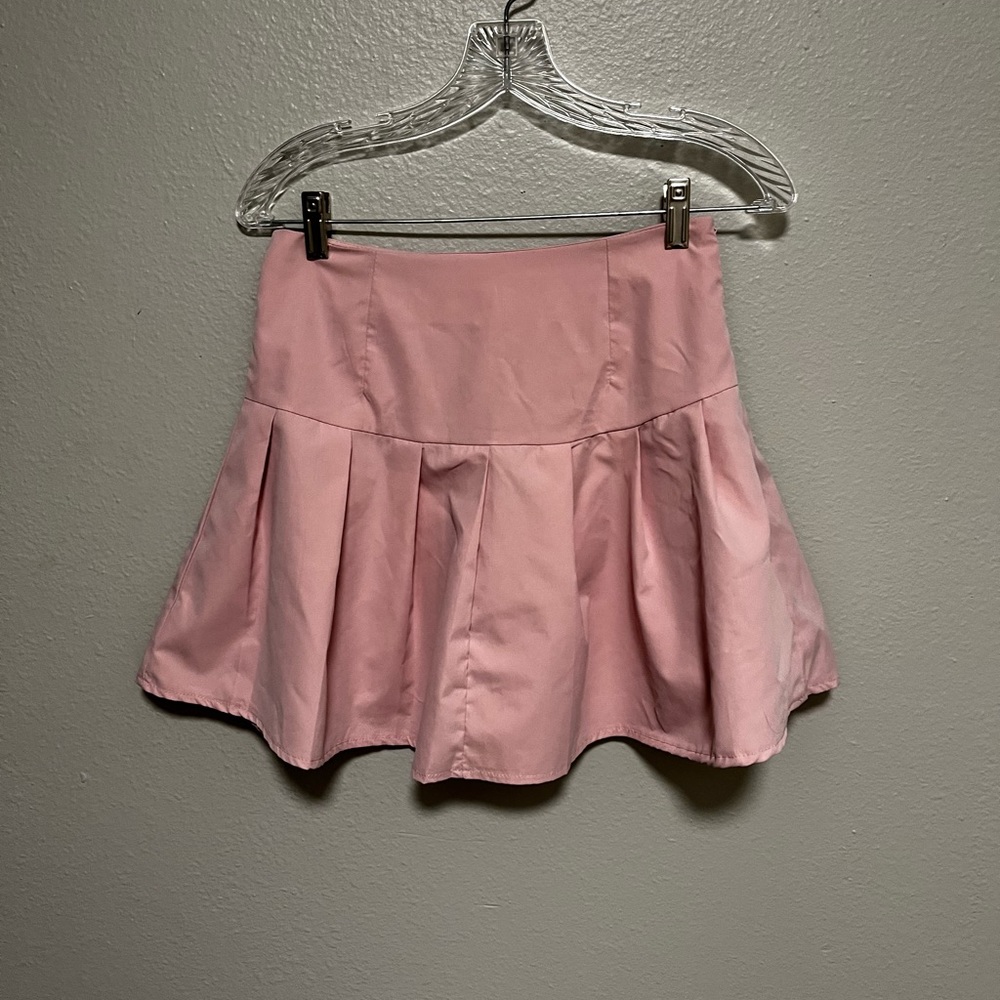 LIGHT PINK PLEATED MINI SKIRT!
